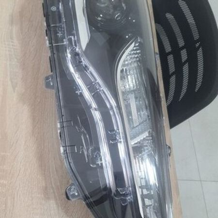 "Toyota Corolla Cross" farası