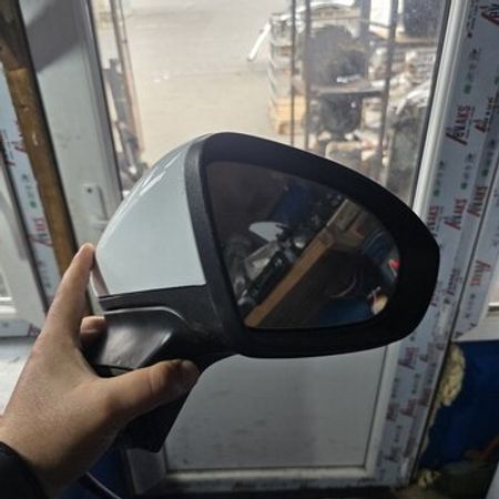 "Chevrolet" yan güzgüsü