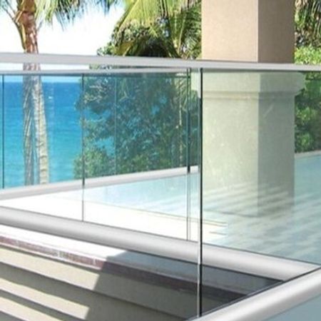 Şüşə məhəccərlər