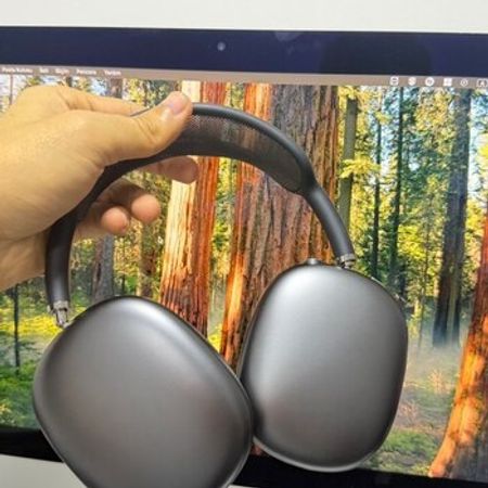 Apple AirPods Max Space Gray