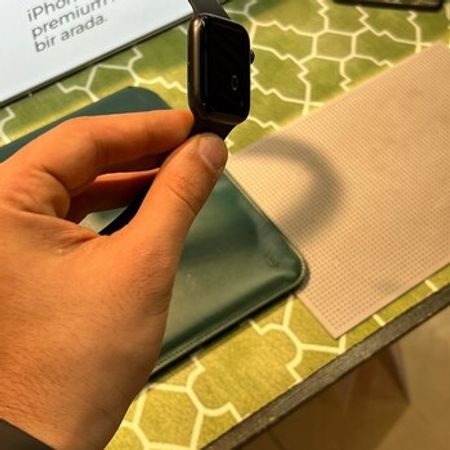 Apple Watch SE Space Gray 44mm