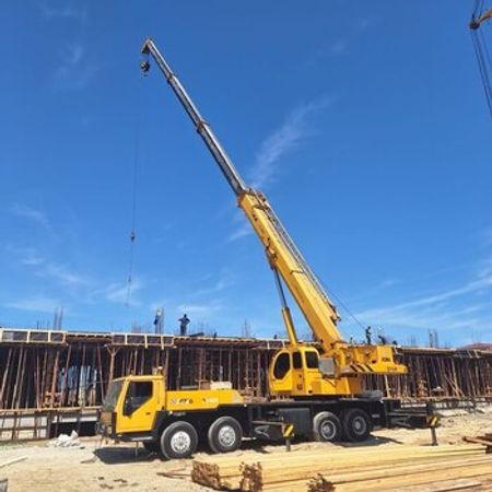 Kran 40 ton (icarə)