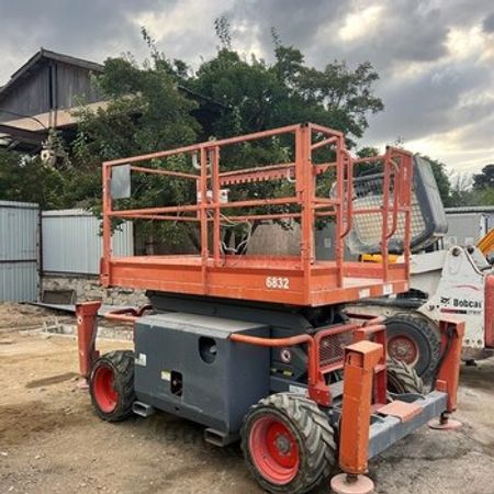 Dizel qayçı platforma (12 metr)