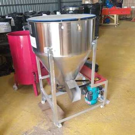 Yem qarışdıran mikser