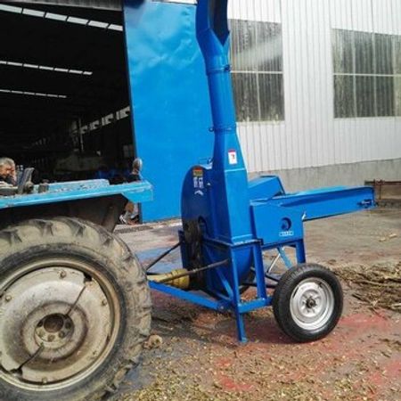 Ot üyüdən traktora qoşulan