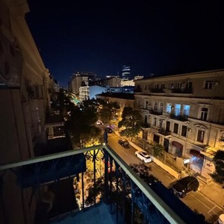 2-otaqlı mənzil kirayə verilir, Sahil m., 70 m²