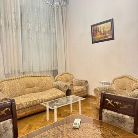 2-otaqlı mənzil kirayə verilir, Sahil m., 70 m²