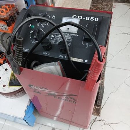 Avtomobil sarj aparatı