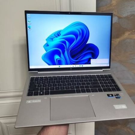 HP Elitebook 860 g9