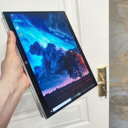 HP Elite x2 G8