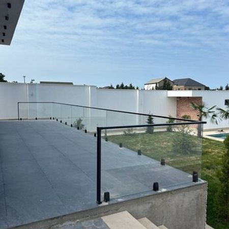 Şüşəli məhəccər