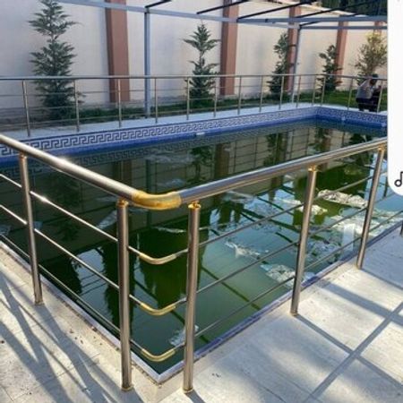 Hovuz kənarı məhəccər