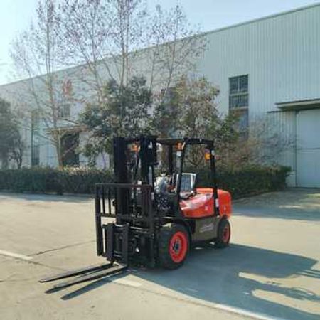 Çəngəlli yükləyici, 2025 il