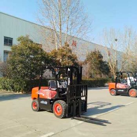 Çəngəlli yükləyici, 2025 il