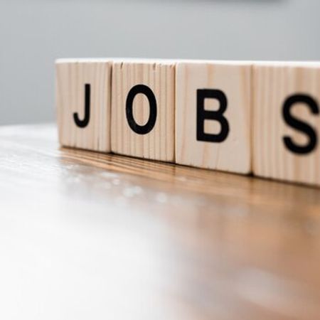 Taksi sürücüsü tələb olunur