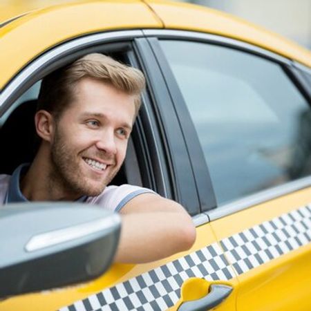 Taksi sürücüsü tələb olunur