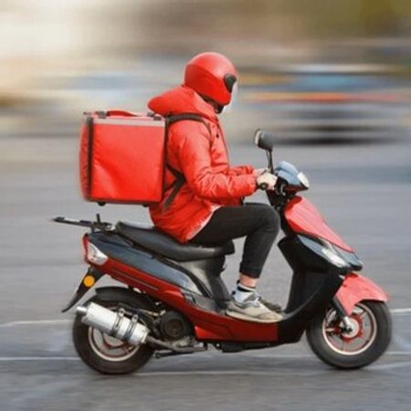 Motokuryer tələb olunur