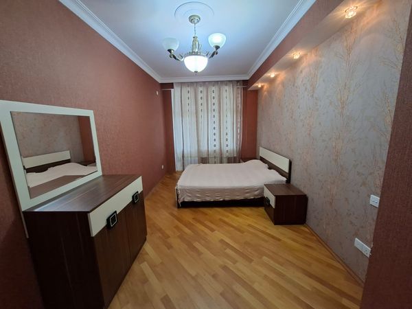2 otaqlı mənzil kirayə verilir, 90 m², M.Mirqasımov 24, Bakı