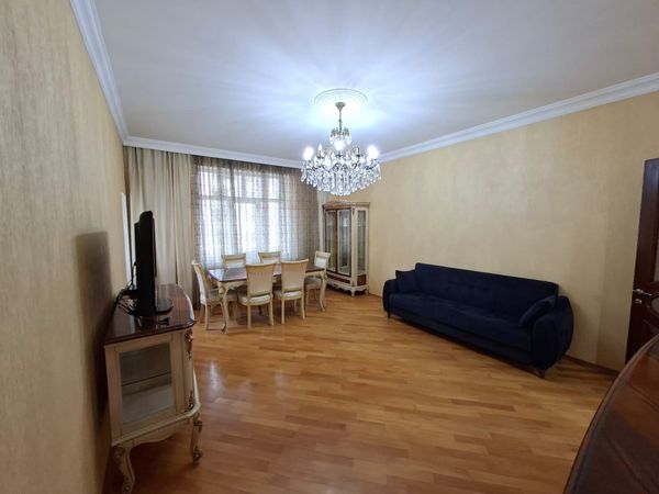 2 otaqlı mənzil kirayə verilir, 90 m², M.Mirqasımov 24, Bakı