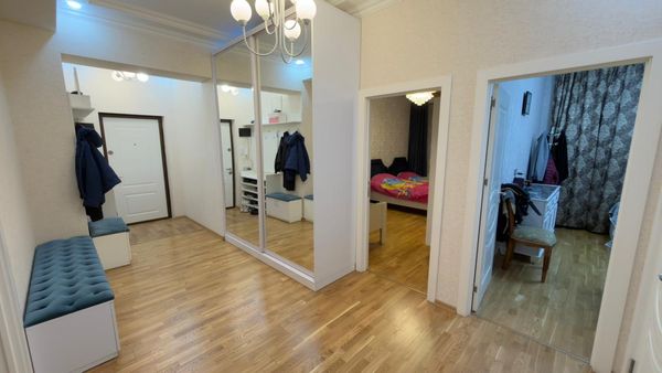 3 otaqlı mənzil, 112 m², Nizami rayonu, Qarayev metrosuna yaxın, 32 nömrəli məktəbin yaxınlığı, Bakı