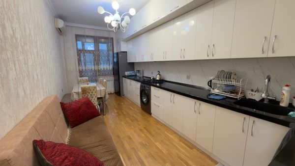 3 otaqlı mənzil, 112 m², Nizami rayonu, Qarayev metrosuna yaxın, 32 nömrəli məktəbin yaxınlığı, Bakı