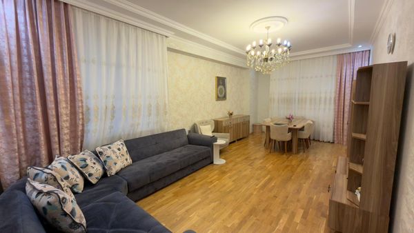 3 otaqlı mənzil, 112 m², Nizami rayonu, Qarayev metrosuna yaxın, 32 nömrəli məktəbin yaxınlığı, Bakı
