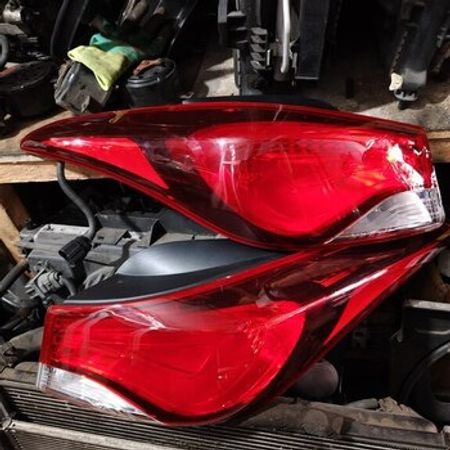 Hyundai Elantra 2011-2015 arxa stop işığı – Ehtiyat hissələri – ucuztap.az