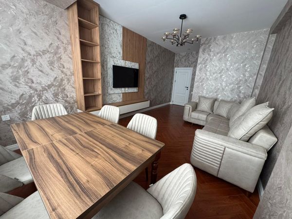 2 otaqlı mənzil, 80 m², Memar Əcəmi metrosu yaxınlığında, 3-cü MKRN dairəsi, Bakı