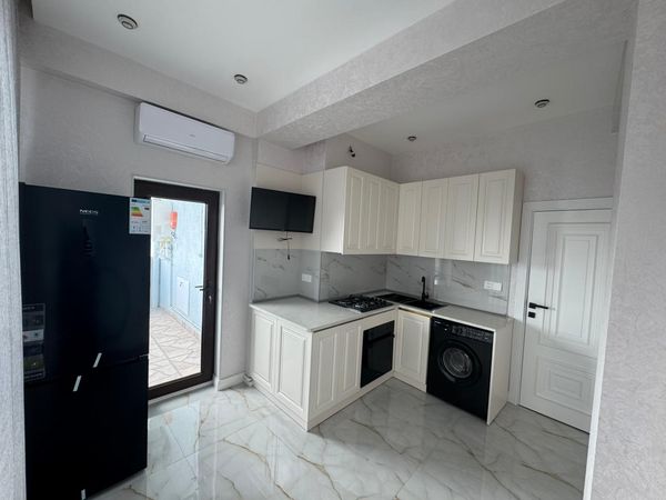 2 otaqlı mənzil, 80 m², Memar Əcəmi metrosu yaxınlığında, 3-cü MKRN dairəsi, Bakı