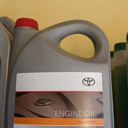 Toyota Aqua, Corolla, Prius, Camry, Prado Mühərrik Yağı – Avto kosmetika və kimya – ucuztap.az