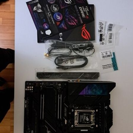 ASUS ROG Strix X670E-E Gaming WiFi – Azərbaycan – ucuztap.az