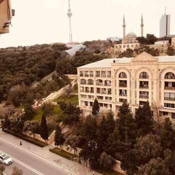 2-Otaqlı mənzil kirayə verilir, İstiqlaliyyət küç. 5 b, 75 m² – Bakı – ucuztap.az