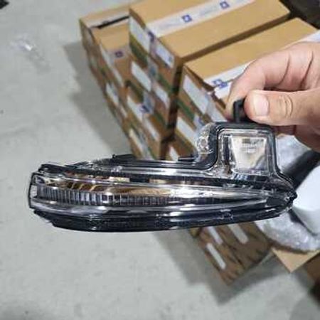 Toyota Corolla Cross güzgü dönmə işığı – Bakı – ucuztap.az