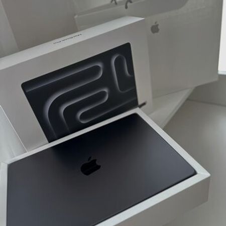 Macbook Pro 14inch M5 1TB/16GB Space Black – Bakı – ucuztap.az