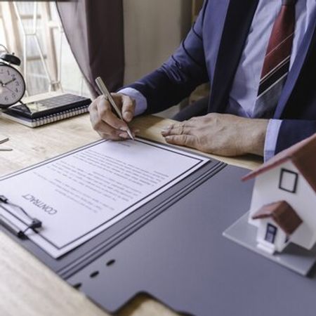 Daşınmaz əmlak agenti/ makler tələb olunur – Bakı – ucuztap.az