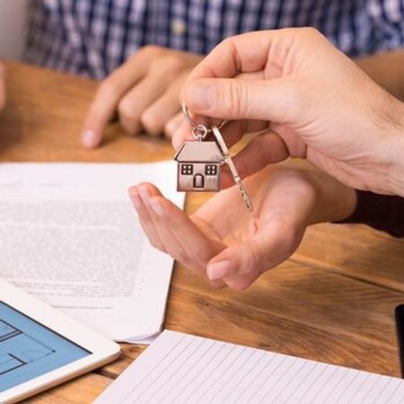 Daşınmaz əmlak agenti/ makler tələb olunur – Bakı – ucuztap.az