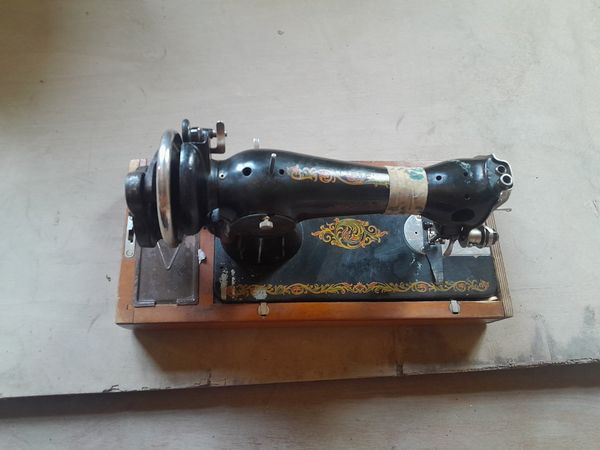 Qədimi paltar tikən maşın – Tikiş maşınları – ucuztap.az