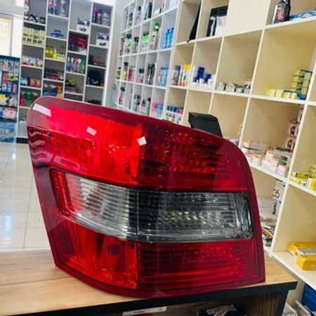 Mercedes W204 GLK-Class (X204) (06.2008 - 12.2015) stop farası – Ehtiyat hissələri – ucuztap.az