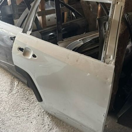 Toyota Rav 4 sağ arxa qapısı – Ehtiyat hissələri – ucuztap.az