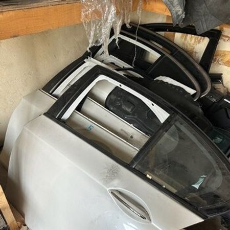 BMW F10 arxa sol qapı – Ehtiyat hissələri – ucuztap.az
