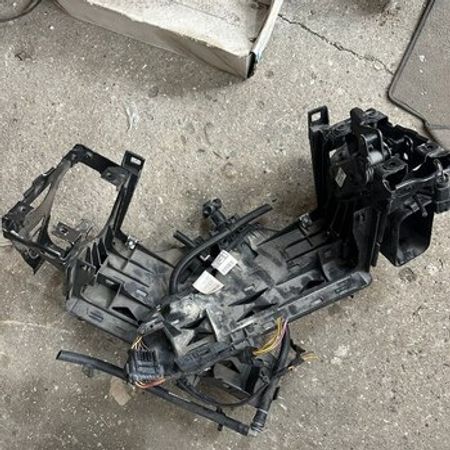 BMW F10 fara yuvası – Ehtiyat hissələri – ucuztap.az