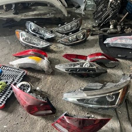 Hyundai Elantra 2018-2020 faraları və stop işıqları – Ehtiyat hissələri – ucuztap.az