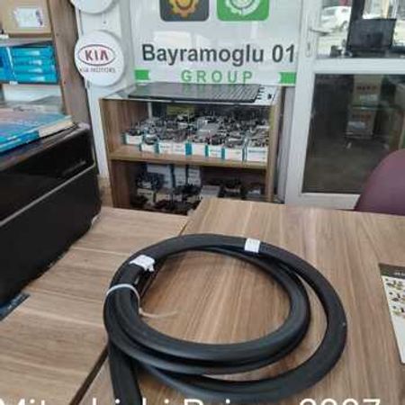 Mitsubishi Pajero 2007-2012 ön şüşə rezini – Ehtiyat hissələri – ucuztap.az
