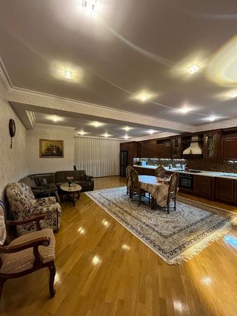 4 Otaqlı mənzil, 215 m², Səməd Vurğun küç., Bakı – Bakı – ucuztap.az
