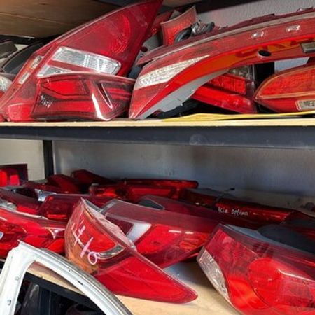 Kia, Hyundai arxa stop işıqları – Bakı – ucuztap.az