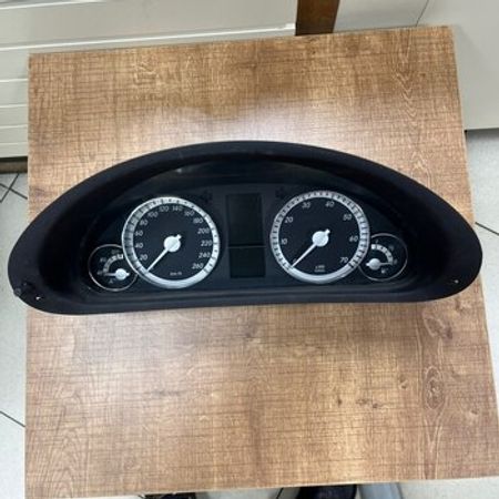 Mercedes W203 cihazlar paneli – Ehtiyat hissələri – ucuztap.az