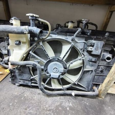 Toyota Prius su radiatoru – Ehtiyat hissələri – ucuztap.az