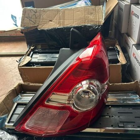 Nissan Tiida stop işığı – Ehtiyat hissələri – ucuztap.az