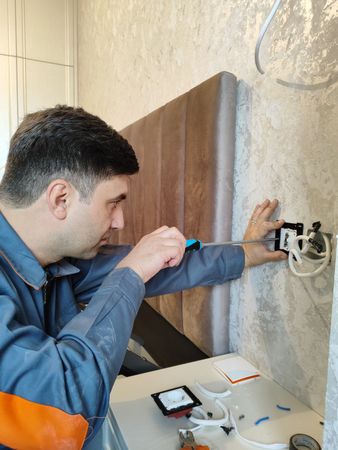 Elektrik Ustasi – Təmir və tikinti – ucuztap.az