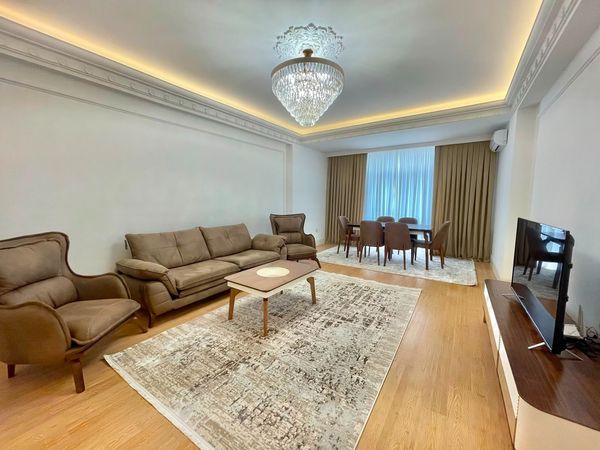 2 Otaqlı mənzil, 111 m², Cıdır atçılıq mərkəzi və Koorperasiya universitetinin yanı, Nəcəf Nərimanov küç.,… – ucuztap.az